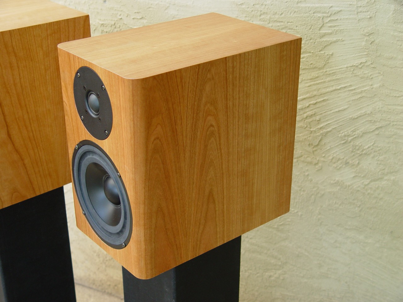 Inexpensive Seas Driver Based Bookshelf Speakers